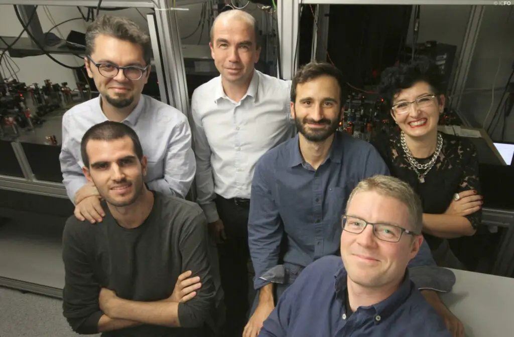 Des chercheurs développent un réseau quantique hybride 3