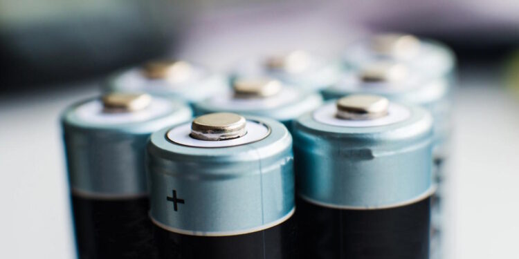 Une nouvelle batterie polypeptidique recyclable, sans métal, qui se dégrade à la demande.