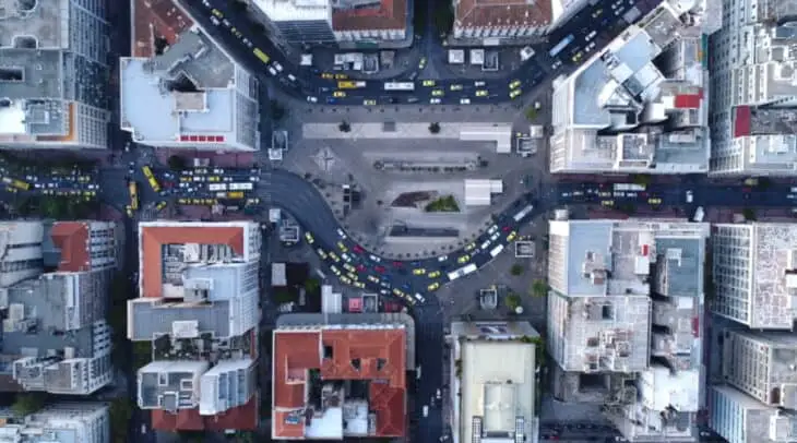 Surveiller et analyser la mobilité urbaine grâce aux drones
