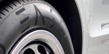 ENSO lance un pneu innovant à tarification au kilomètre pour les taxis électriques