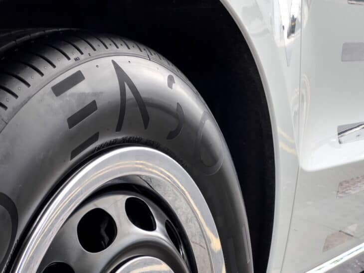 ENSO lance un pneu innovant à tarification au kilomètre pour les taxis électriques