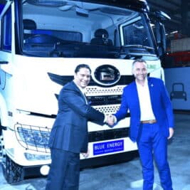 Les 1ers camions au GNL en Inde sortent de la chaîne de production