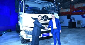 Les 1ers camions au GNL en Inde sortent de la chaîne de production