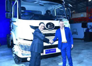 Les 1ers camions au GNL en Inde sortent de la chaîne de production