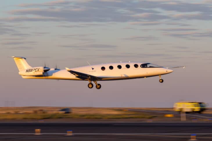 Alice, le 1er avion cargo entièrement électrique, vient d’effectuer son vol inaugural