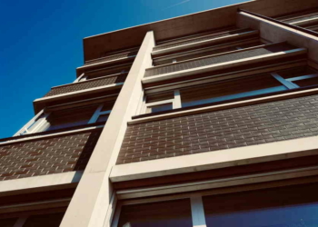 En région Sud, plus de 30 % des lycées équipés de panneaux solaires d'ici 2024