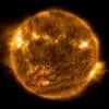 Le soleil émet une forte éruption solaire