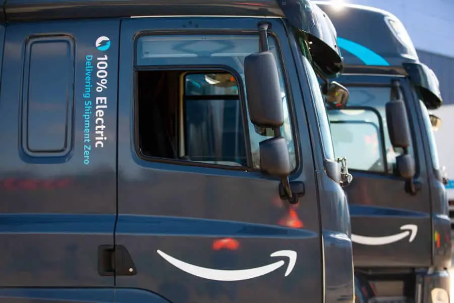 Amazon va investir plus d'un milliard d'euros dans l'électrification de son réseau européen