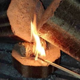 Laine de bois ou marc de café, une façon naturelle de démarrer un feu de cheminée