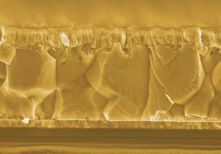 Un nouveau procédé accroît l'efficacité des cellules solaires bifaciales à couche mince CIGS