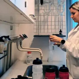 Les bouteilles en plastique réutilisables libèrent des centaines de substances chimiques