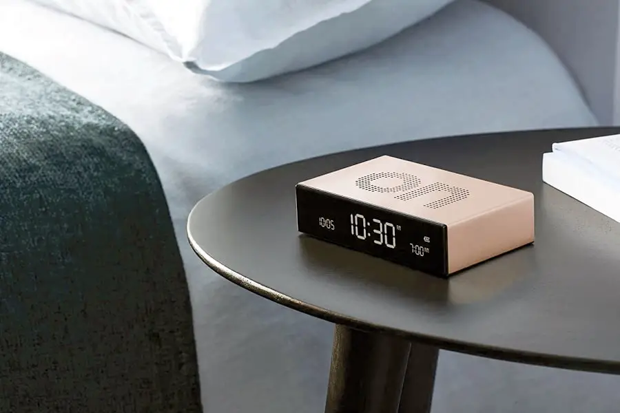 Le réveil réversible qui vous simplifie la vie : rechargeable et à écran LCD