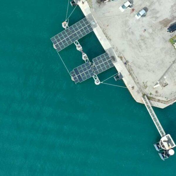 Lancement de la première ferme solaire offshore en France