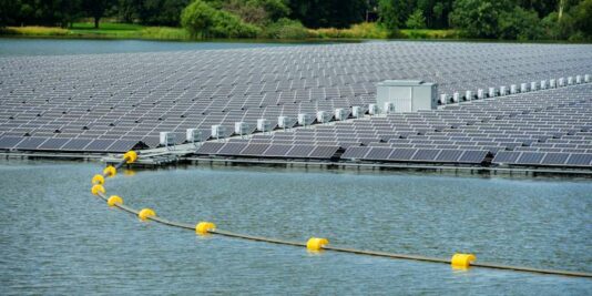 BayWa r.e. développe 2 projets photovoltaïques flottants sur d'anciennes carrières