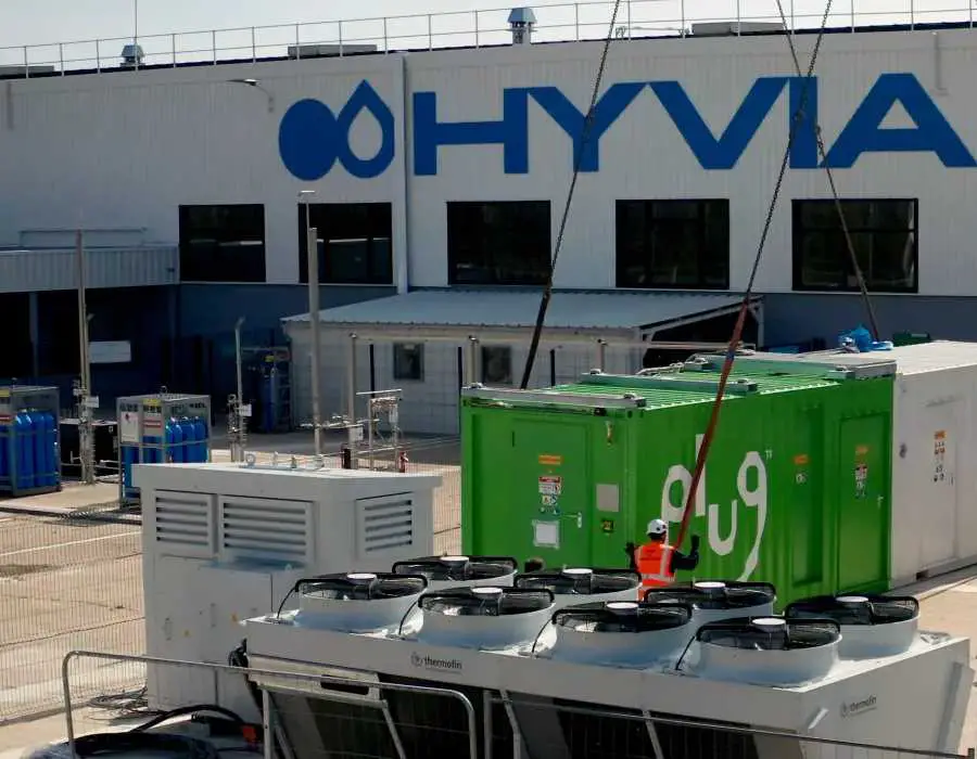 HYVIA installer son premier électrolyseur à Flins 2