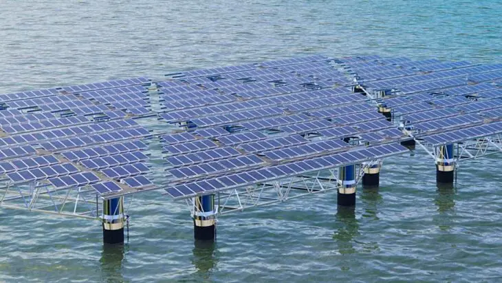 L'énergie solaire flottante : une réponse à la rareté des terres