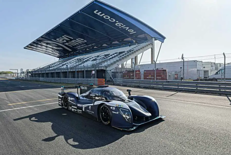 "Révolution" : la voiture électrique qui se recharge en moins de 4 minutes 2