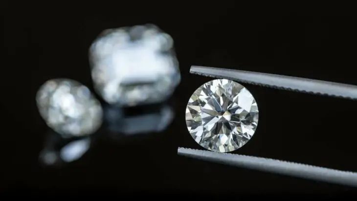 Le diamant, solution brillante à la contrefaçon selon des chercheurs
