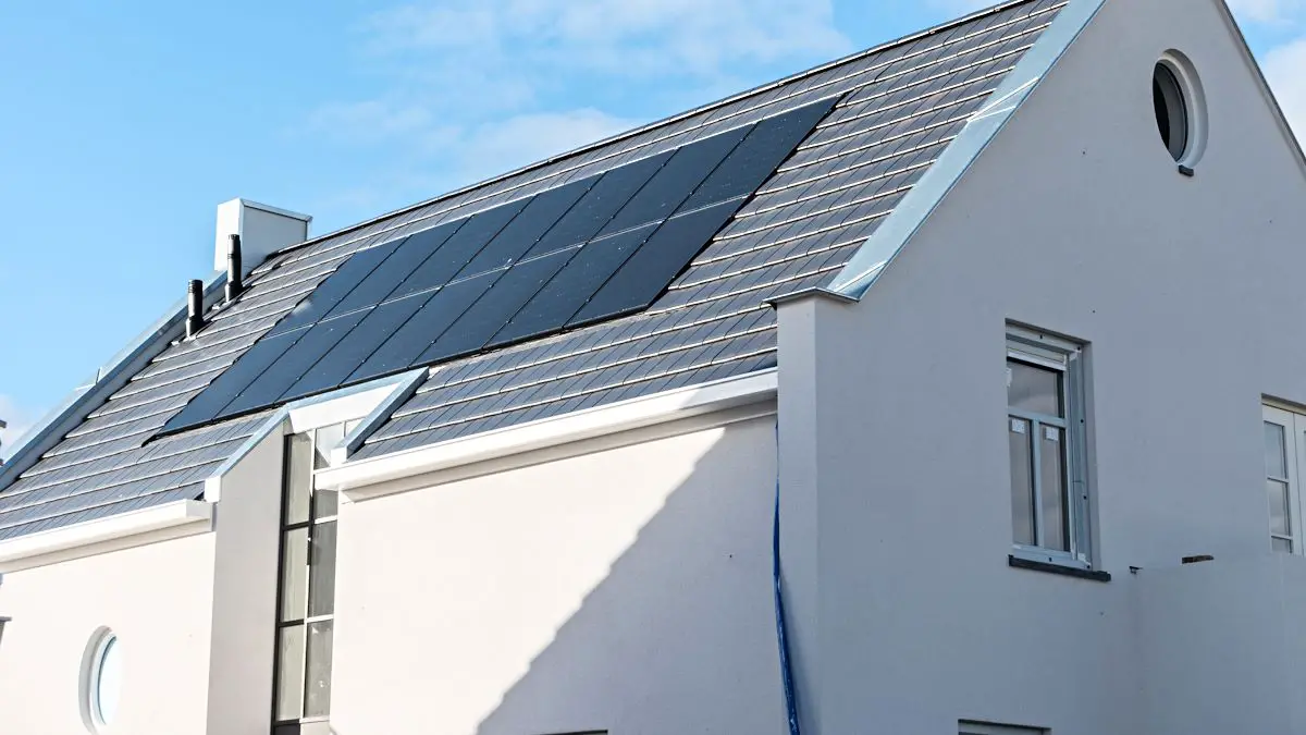 Installer des panneaux solaires chez soi (mini guide)