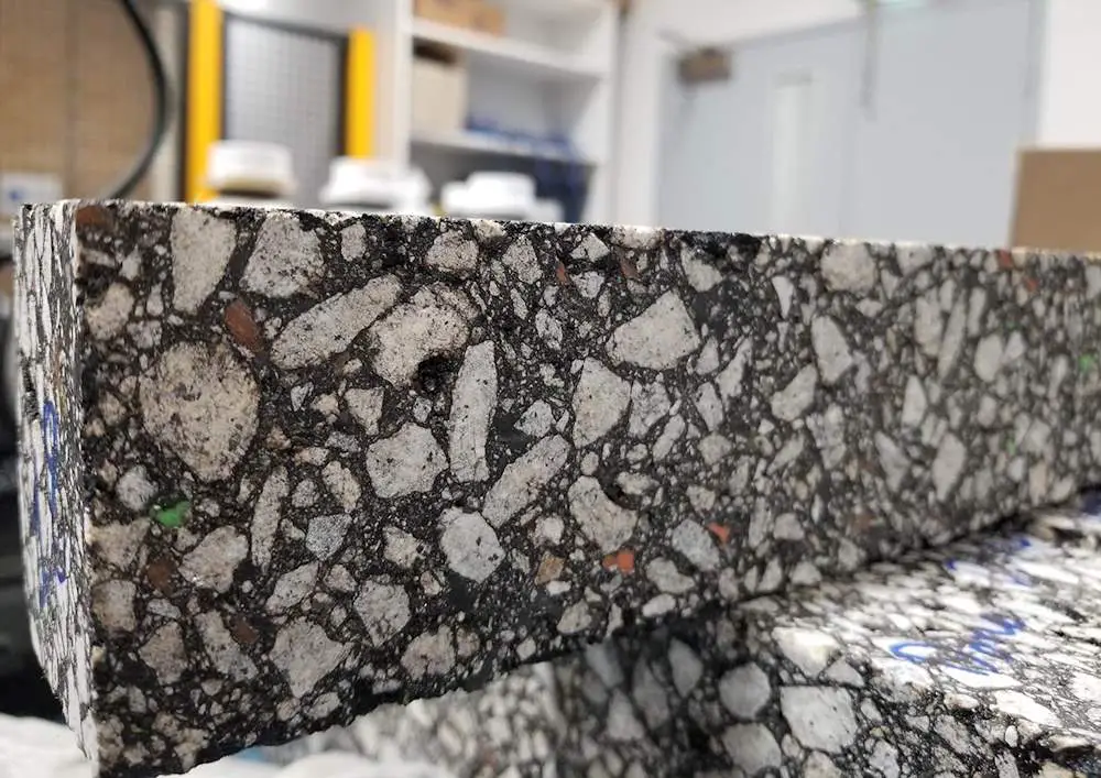 L'asphalte et le plastique : le duo de choc pour des routes durables 4