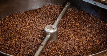 Le béton 30 % plus solide grâce au café : la découverte australienne