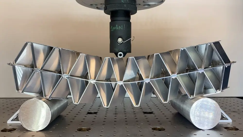 90 kg par mètre carré malgré la légèreté des structures en kirigami 4