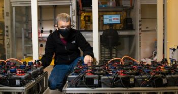 Transition énergétique : des batteries plus performantes grâce à l'IA