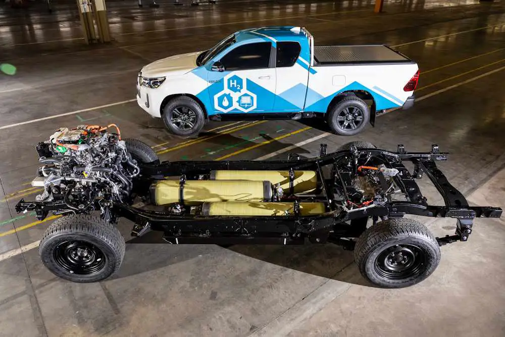 Toyota dévoile un prototype de pick-up Hilux à hydrogène 2