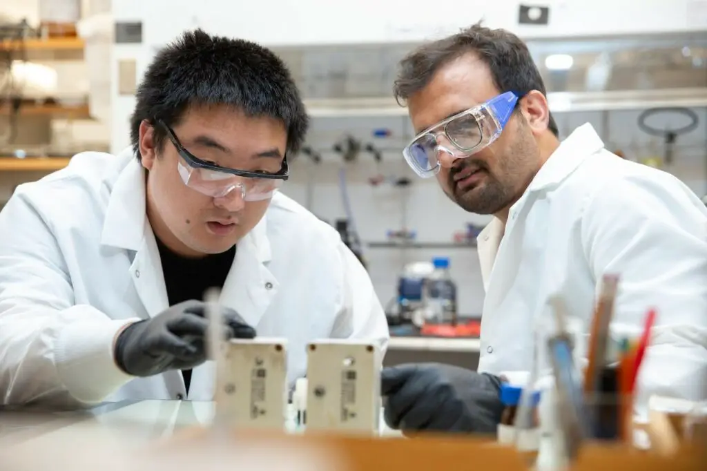 Des chercheurs conçoivent une batterie qui fonctionne sans membrane ni eau 2