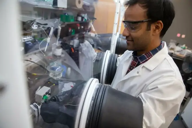 Des chercheurs conçoivent une batterie qui fonctionne sans membrane ni eau 3