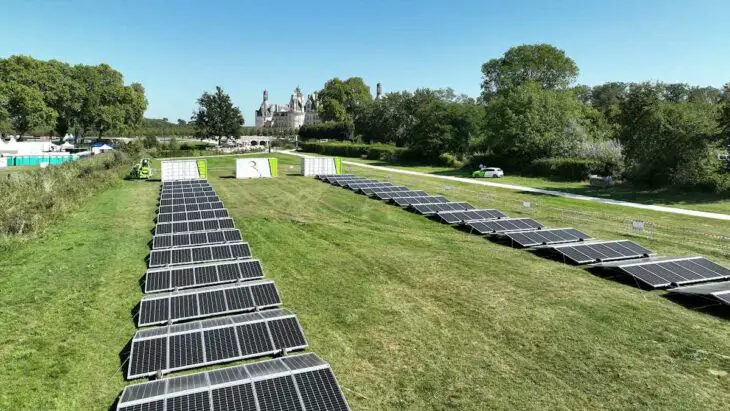 Chambord Live : 280 panneaux solaires pour une scène éclairée en vert