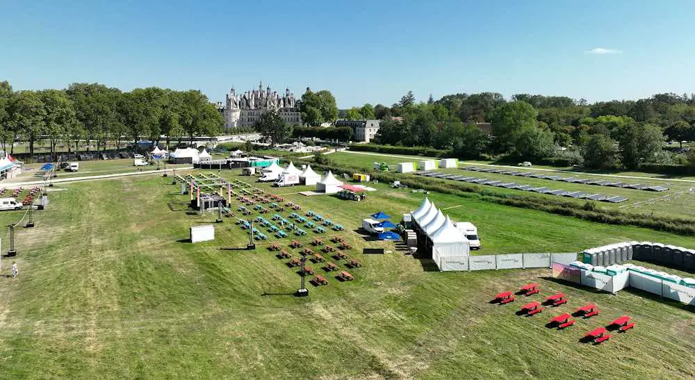 Chambord Live : 280 panneaux solaires pour une scène éclairée en vert 2