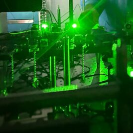 Un contrôle laser précis des qubits de barium