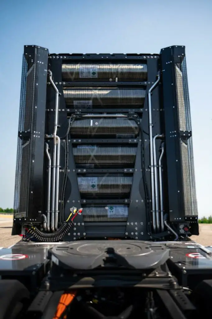 Toyota et VDL Groep lancent leur premier camion à hydrogène 3