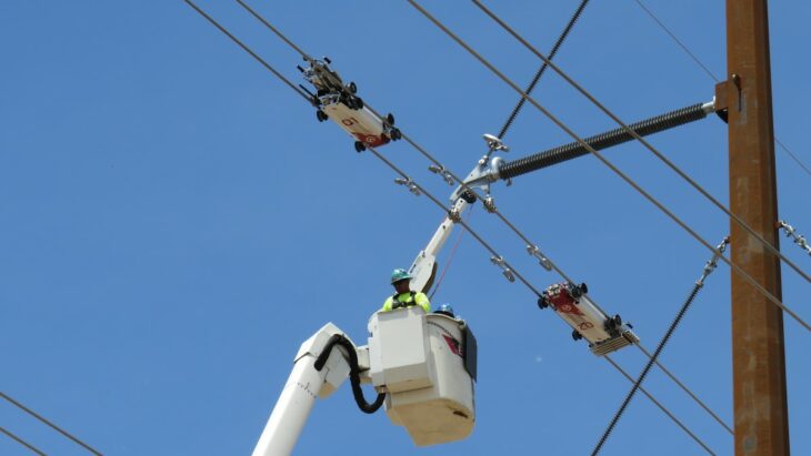 Première au Texas : l'installation robotisée d'écarteurs de ligne et de déflecteurs d'oiseaux