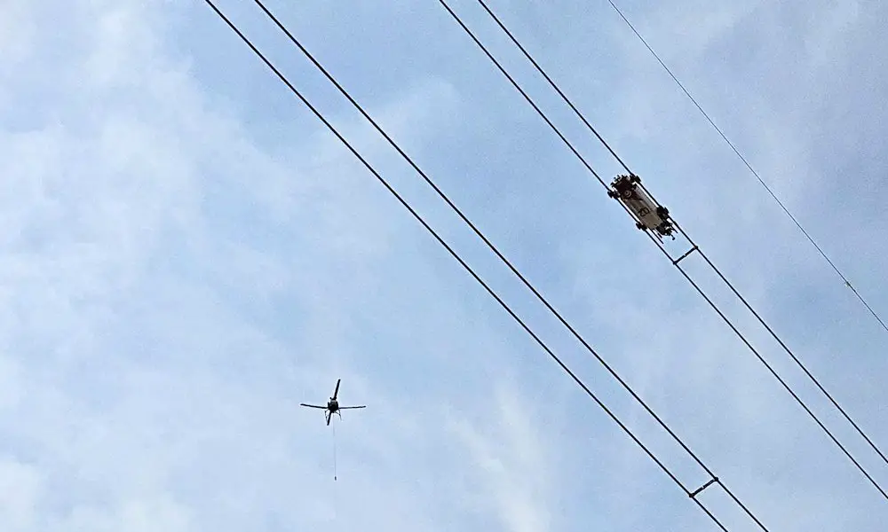 Première au Texas : l'installation robotisée d'écarteurs de ligne et de déflecteurs d'oiseaux 2