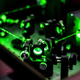 La révolution des lasers organiques : une percée attendue depuis 30 ans