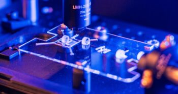 Produire un laser femtoseconde avec du verre