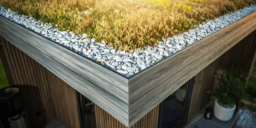 Toits froids, verts ou solaires : lequel est le plus efficace pour réduire la chaleur urbaine ?