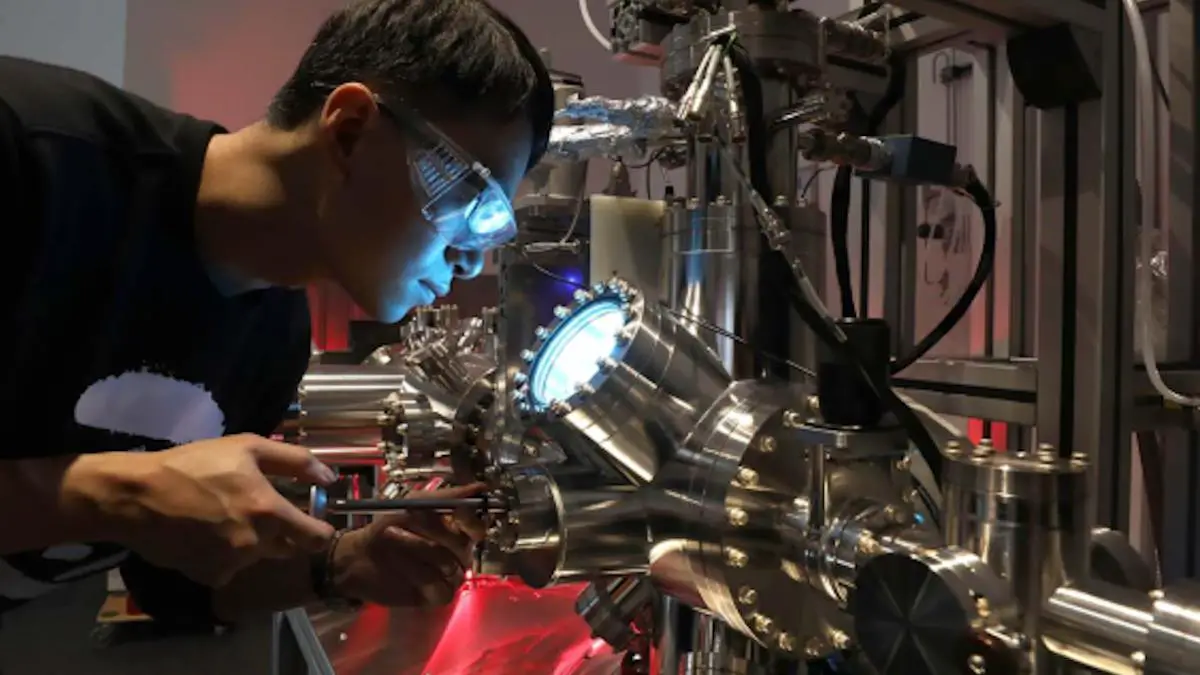 Le bruit craquant de 100 atomes enregistré pour la première fois