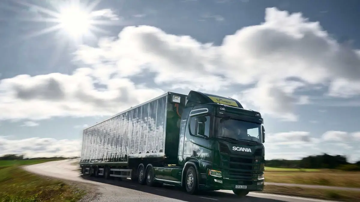 Scania teste son camion solaire en Suède, malgré le manque de soleil
