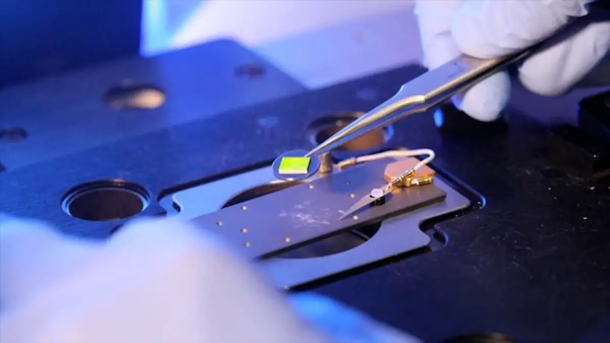 Ferroélectricité à l'échelle nanométrique : une 1ère observation qui change la donne