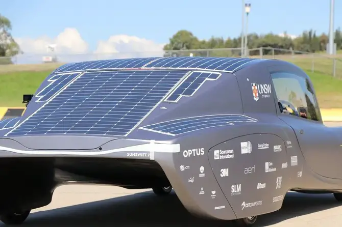 La Sunswift 7 : une voiture solaire prête à défier le monde 3