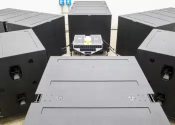 Des haut-parleurs de 733 kg pour tester la résistance des systèmes spatiaux