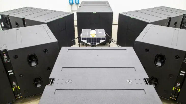 Des haut-parleurs de 733 kg pour tester la résistance des systèmes spatiaux