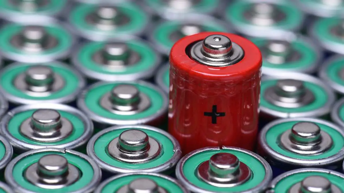 Batteries au lithium-métal, une solution explosive à un vieux problème