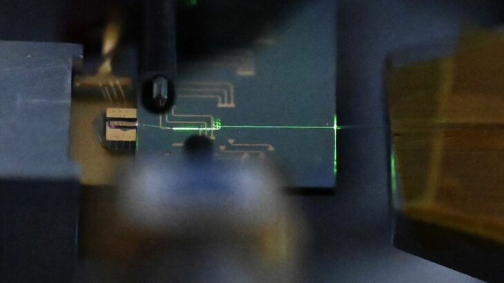 La promesse des lasers sur puce 100 fois plus rapides