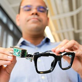 Les lunettes utilisent le sonar et l'IA pour interpréter les poses du haut du corps en 3D