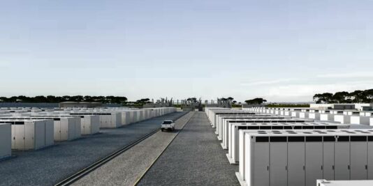 Tesla va jouer un rôle dans l'un des plus grands projets de batteries au monde 5 Le SEC investit dans l'un des plus grands projets de batteries au monde