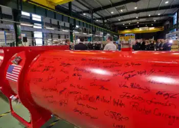 Le premier aimant de focalisation pour la mise à niveau du LHC arrive au CERN